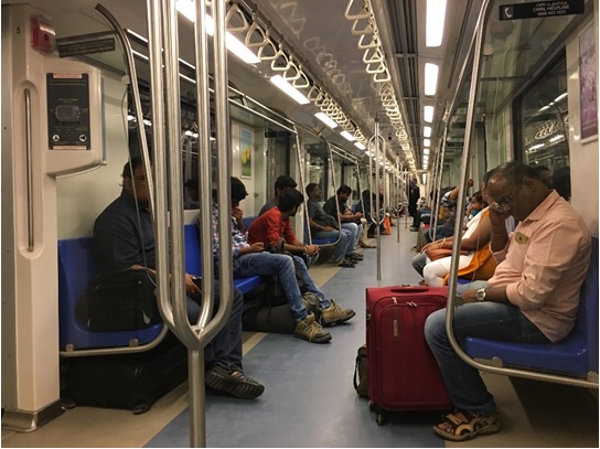 写真　チェンナイメトロ車内の様子（ジェトロ撮影）