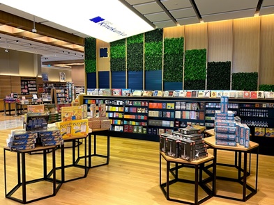 写真　店内の様子（紀伊國屋書店提供）