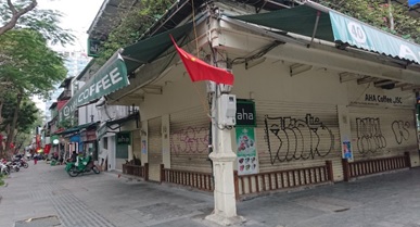 写真　ハノイ市内のカフェは閉まり、人通りはまばら（2月17日、ジェトロ撮影）