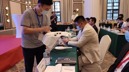 写真　試飲・試食会の様子（ジェトロ撮影）