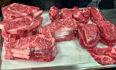 写真　カット後の牛肉（ジェトロ撮影）