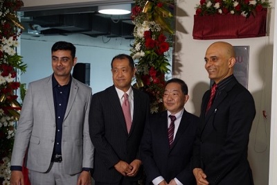 写真　FRIPL開所式の様子。左からマノハル・カウル氏（FRIPL研究開発部長）、豊田建氏（富士通理事SVP 研究マネジメントセンター長）、原裕貴氏（富士通執行役員EVP兼FRIPL代表取締役社長）、ヴィヴェック・マハジャン氏（富士通執行役員SEVP CTO）（富士通提供）