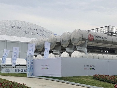 写真　東方電気工場内のCO2＋フライホイール蓄電設備（ジェトロ撮影）