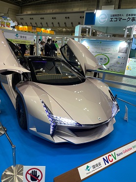 写真　環境省が展示したNCV（ナノセルロース自動車）（ジェトロ撮影）