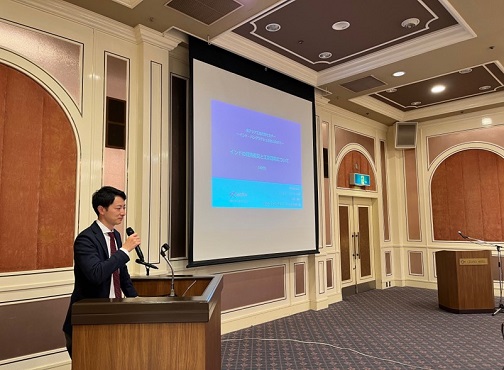 写真　双日の日野氏の講演（ジェトロ撮影）