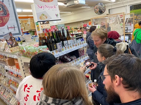 写真　店頭入り口には、群馬県産食品の特設コーナーが設けられた（ジェトロ撮影）