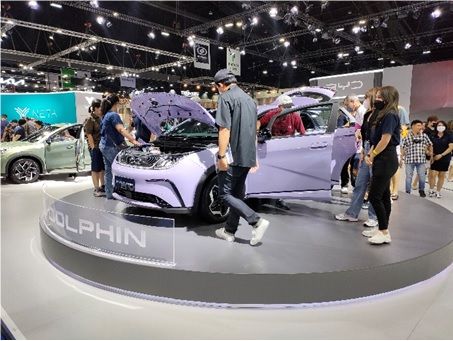 写真　中国メーカーBYDの「ドルフィン」（4月2日、ジェトロ撮影）