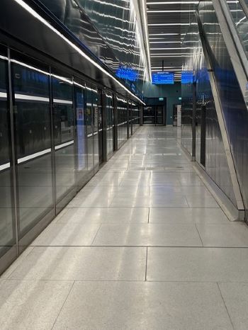 写真　地下駅ホーム（ジェトロ撮影）