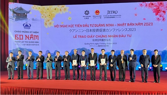 写真　投資登録証明書（IRC）授与の様子（ジェトロ撮影）