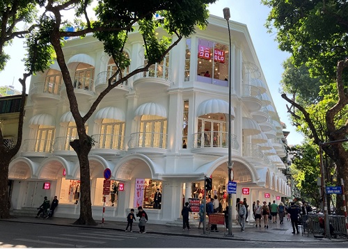 写真　ユニクロホアンキエム店外観（ジェトロ撮影）