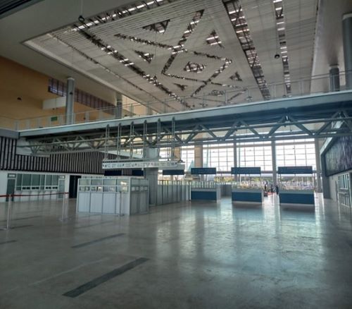 写真　ビエンチャン（カムサワート）駅の駅舎内、到着後出入国手続を行うことができる（ジェトロ撮影）
