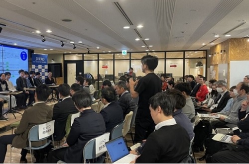 写真　九州工業大学と北九州工業高等専門学校の参加者による座談会（ジェトロ撮影）