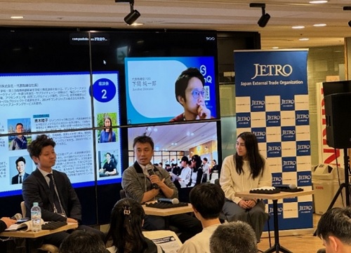写真　スタートアップ4社による座談会はオンラインからの登壇者も（ジェトロ撮影）
