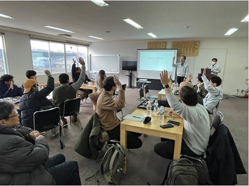 写真　ふくい就活魅力ツアーでの企業訪問の様子（ジェトロ撮影）