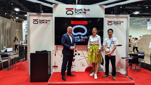 写真　ベーグナー・ベルリン州首相のSusHi Tech Tokyoブース訪問（東京都提供）