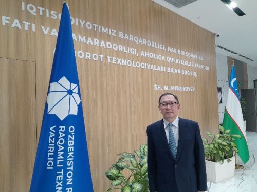 写真　ウズベキスタン・デジタル技術省大臣顧問の桜井明博氏（ジェトロ撮影）