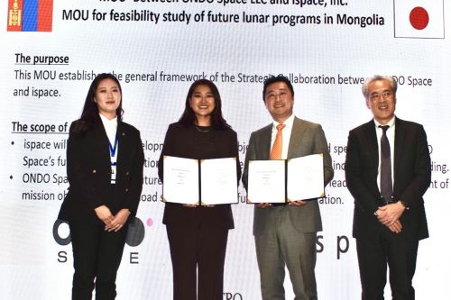 写真　ispaceとONDO SpaceによるMOU交換式の様子（日本モンゴル経済委員会提供）