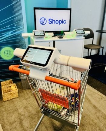 写真　ショピックが開発を手掛けたAI端末「ショッピー（Shop-E）」（ジェトロ撮影）
