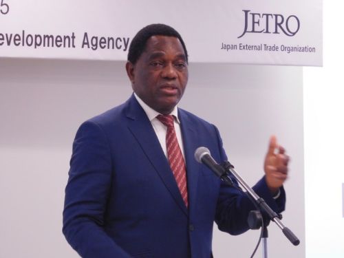 写真　基調講演するハカインデ・ヒチレマ大統領（ジェトロ撮影）