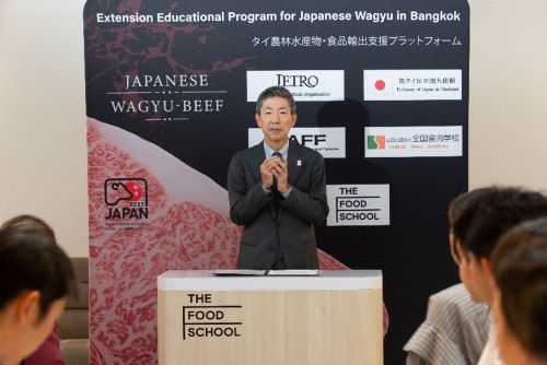 写真　クロージングセレモニーでの黒田所長のスピーチ（ジェトロ撮影）