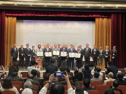 写真　AJBPFメンバーによる共同宣言報告（ジェトロ撮影）