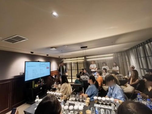写真　日本焼酎の魅力を伝えるマスタークラス（ジェトロ撮影）