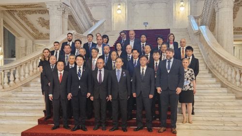 写真　両国の政府関係者と代表団一行（ジェトロ撮影）
