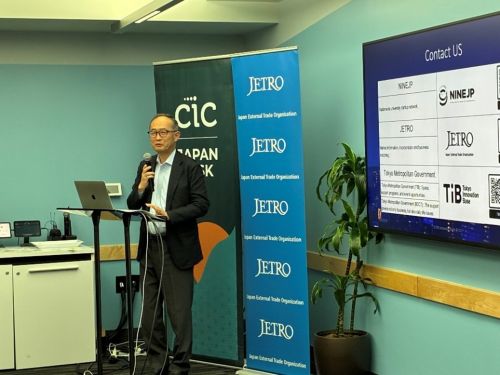 写真　東京科学大学の渡部副学長による講演（ジェトロ撮影）