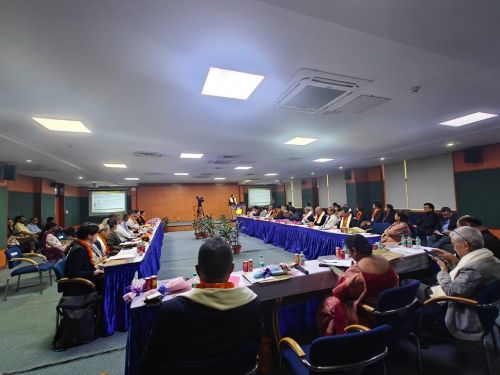 写真　アミティ大学での座談会（ジェトロ撮影）