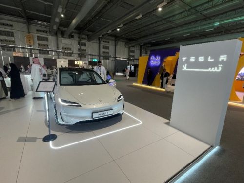 写真　テスラ展示ブースModel 3の様子（ジェトロ撮影）