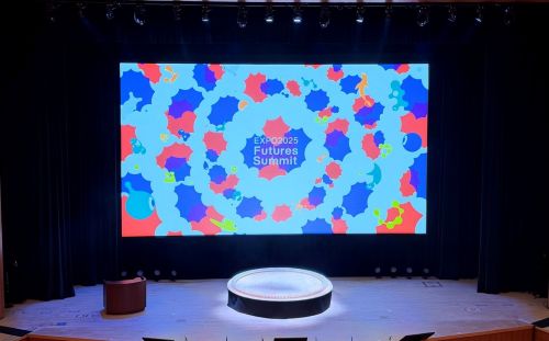 写真　閉幕1周年イベント「EXPO2025 Futures Summit」ステージ（ジェトロ撮影）