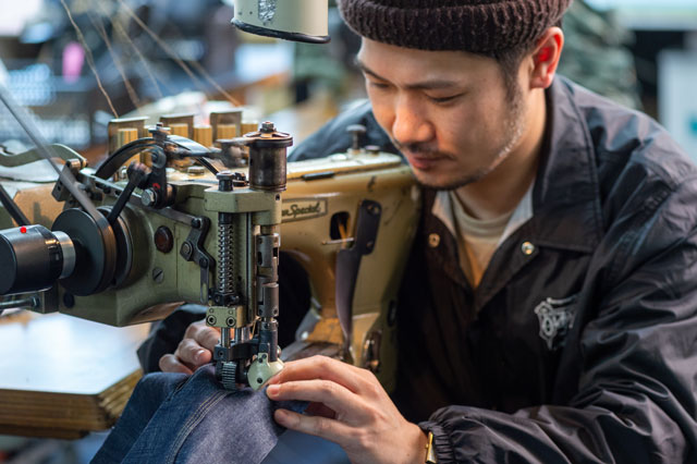 商品企画、裁断・縫製、品質管理・物流に加え、 卸販売・小売り、WEB製作・販促業務まで、 アパレル業に関わる全業務を社内完結する トータルプロデュースアパレルブランドである ことが強み