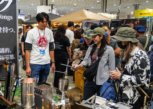 台湾のキャンパーも唯一無二のキャンプギアに興味津々