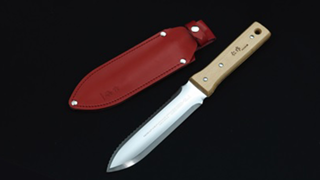 The Nisaku Hori-Hori Tomita Weeding Knife, Reviewed