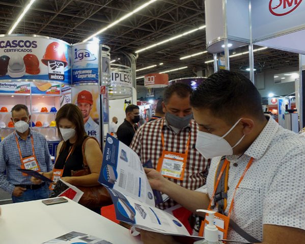 モーダルウィンドウで表示します。