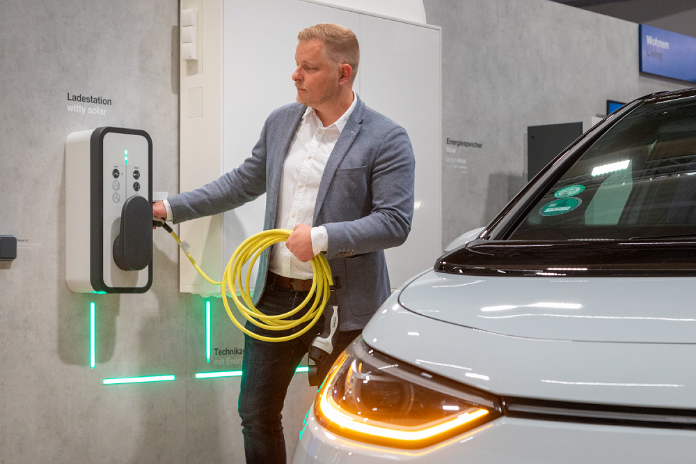 モーダルウィンドウで表示します。