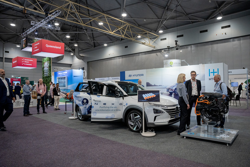 モーダルウィンドウで表示します。