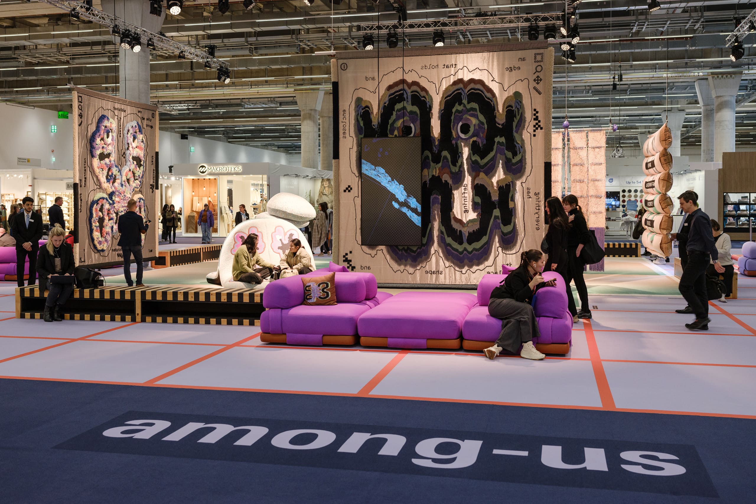 モーダルウィンドウで表示します。