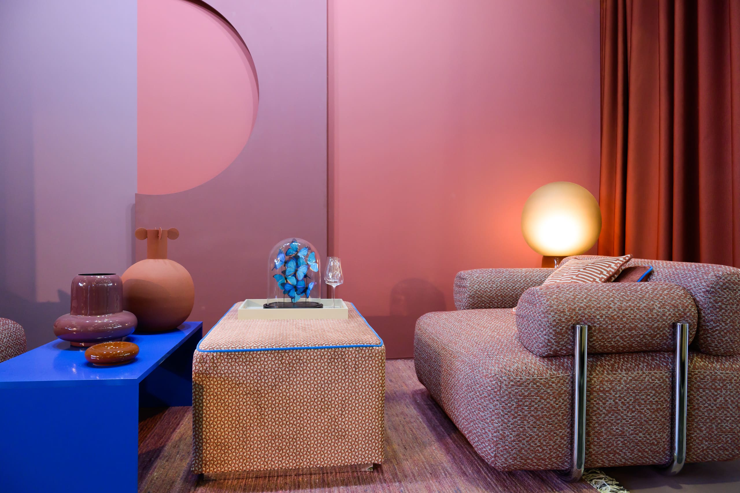 モーダルウィンドウで表示します。