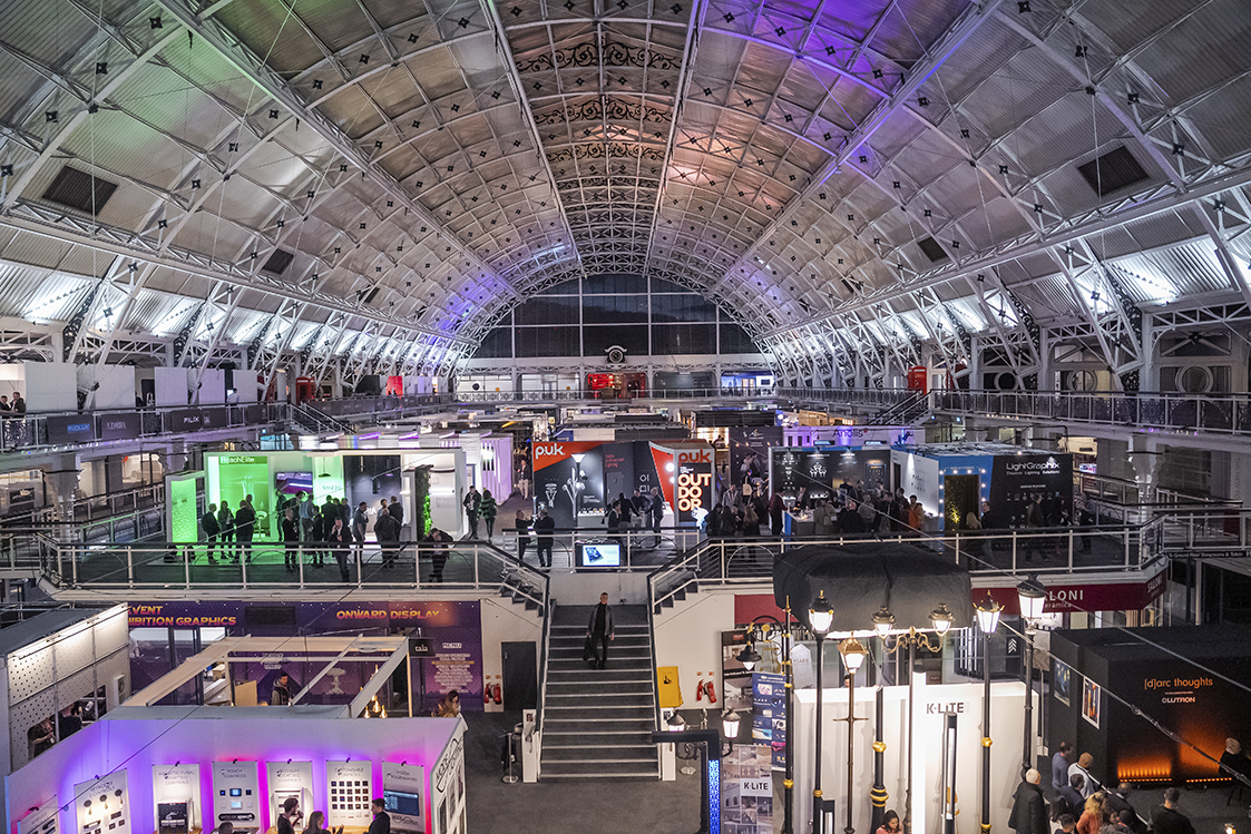 モーダルウィンドウで表示します。