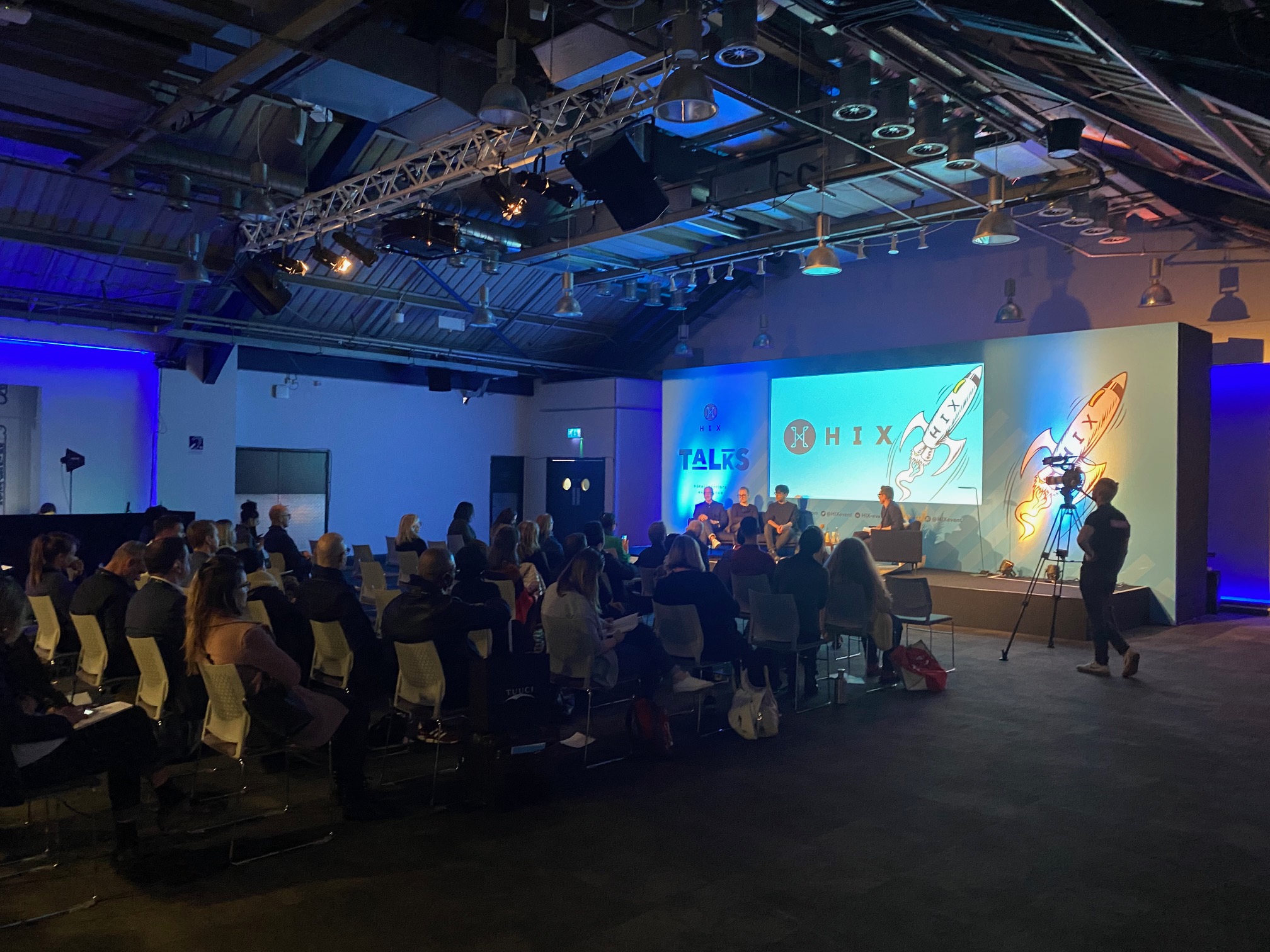 モーダルウィンドウで表示します。