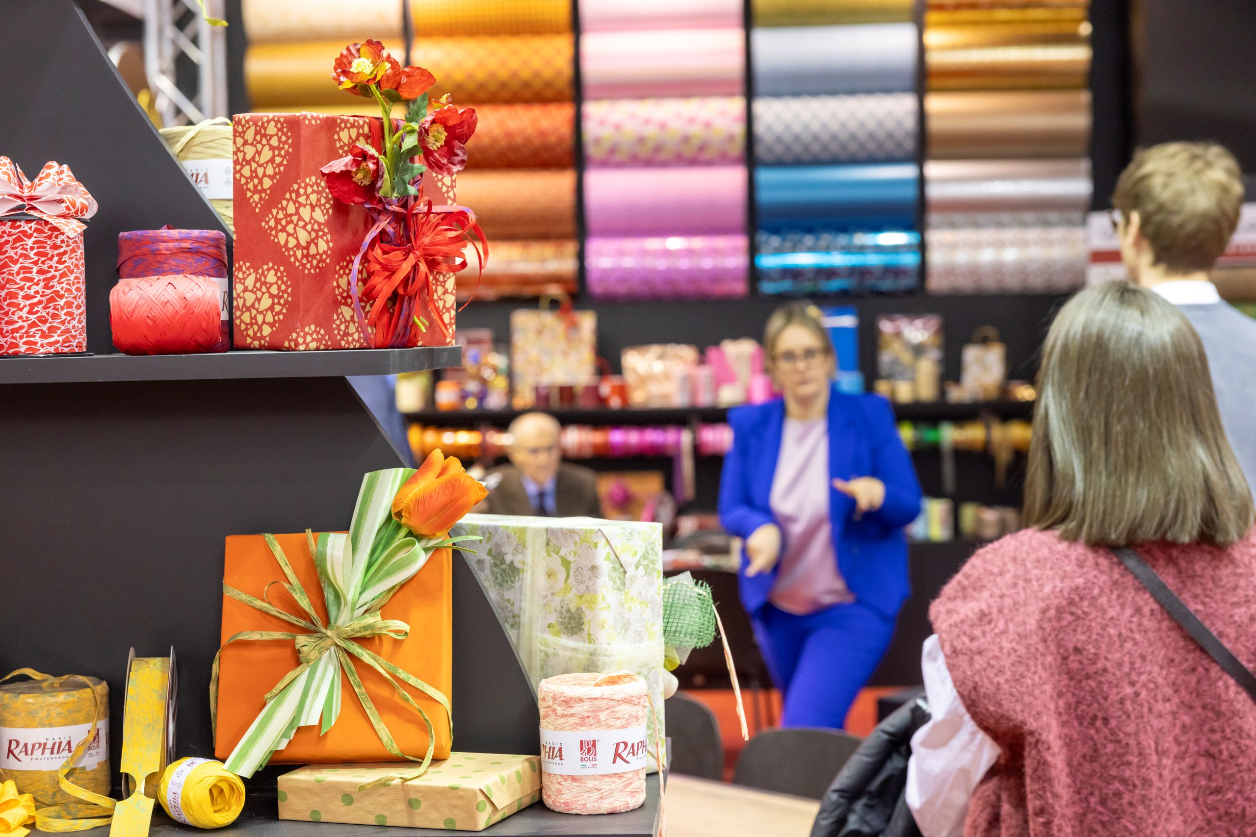 モーダルウィンドウで表示します。