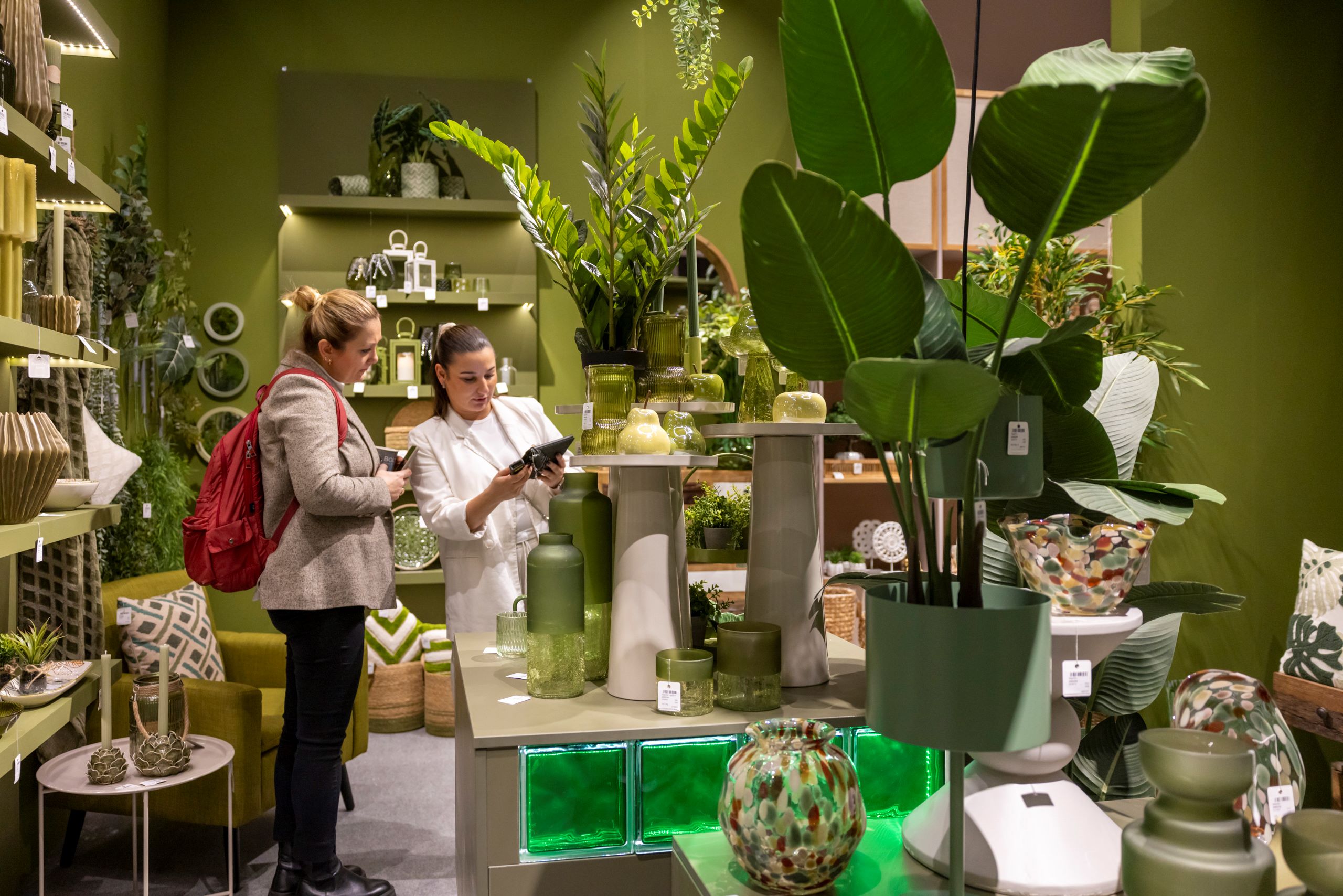 モーダルウィンドウで表示します。