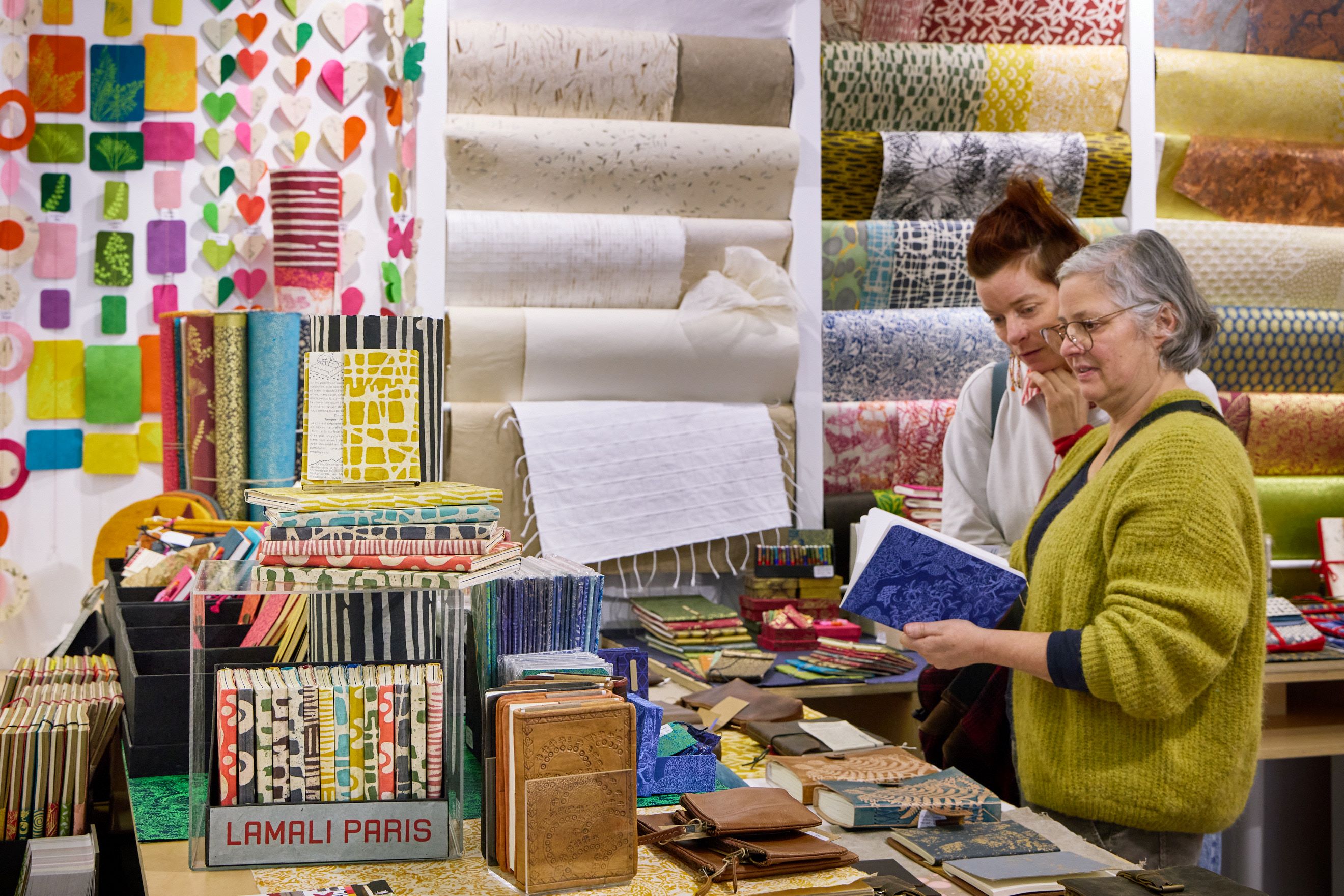 モーダルウィンドウで表示します。