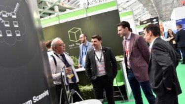 モーダルウィンドウで表示します。