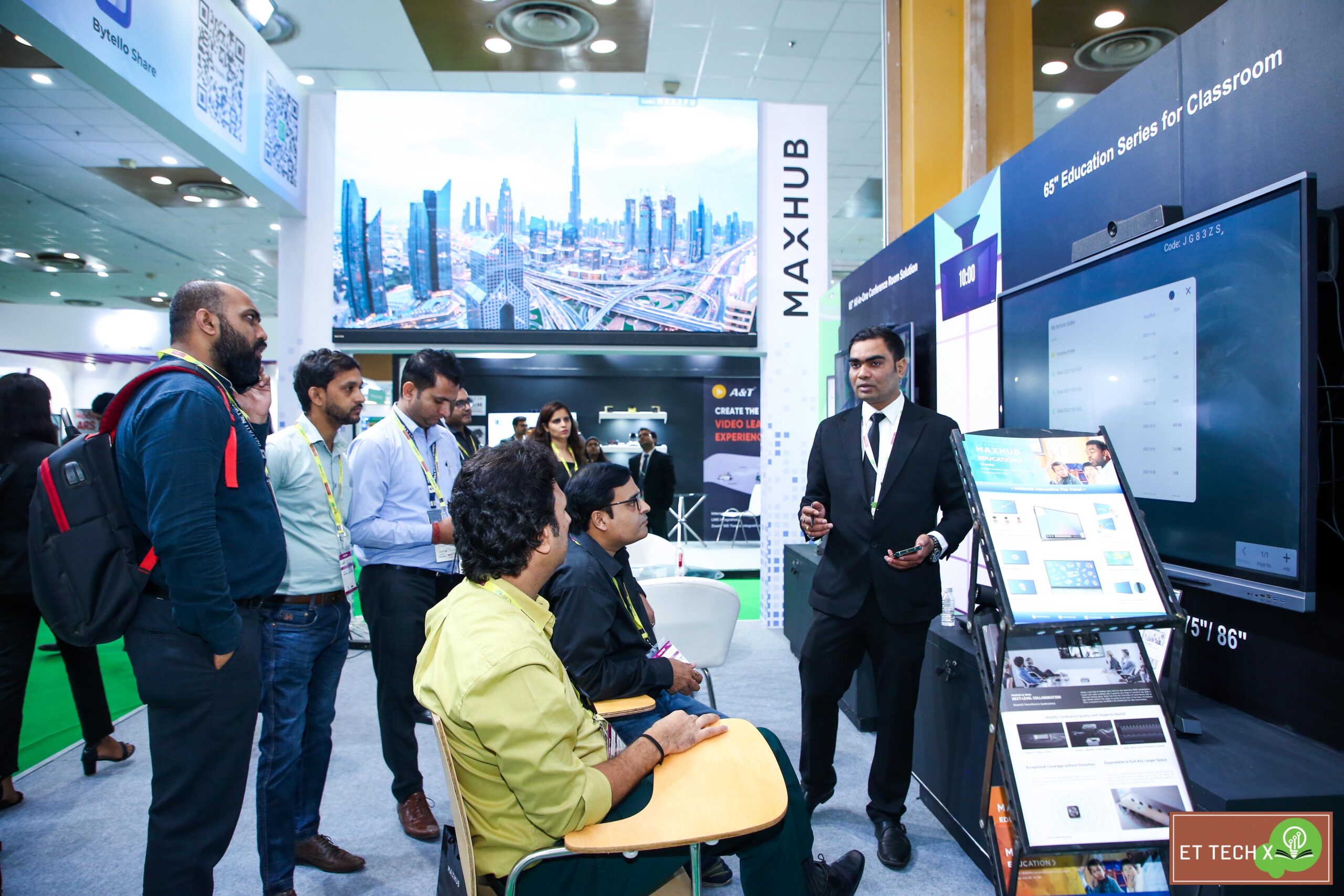 モーダルウィンドウで表示します。