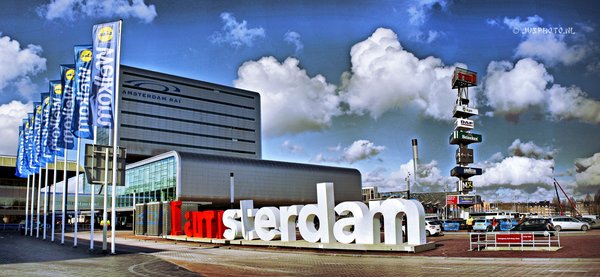 モーダルウィンドウで表示します。