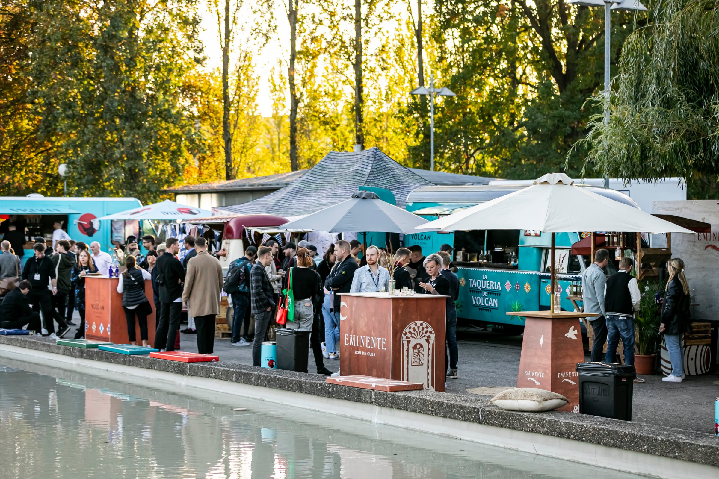 モーダルウィンドウで表示します。