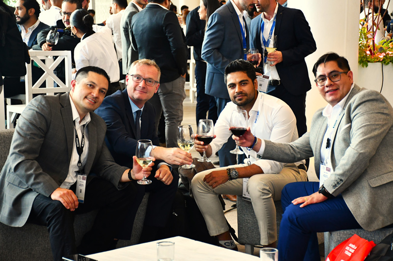 モーダルウィンドウで表示します。