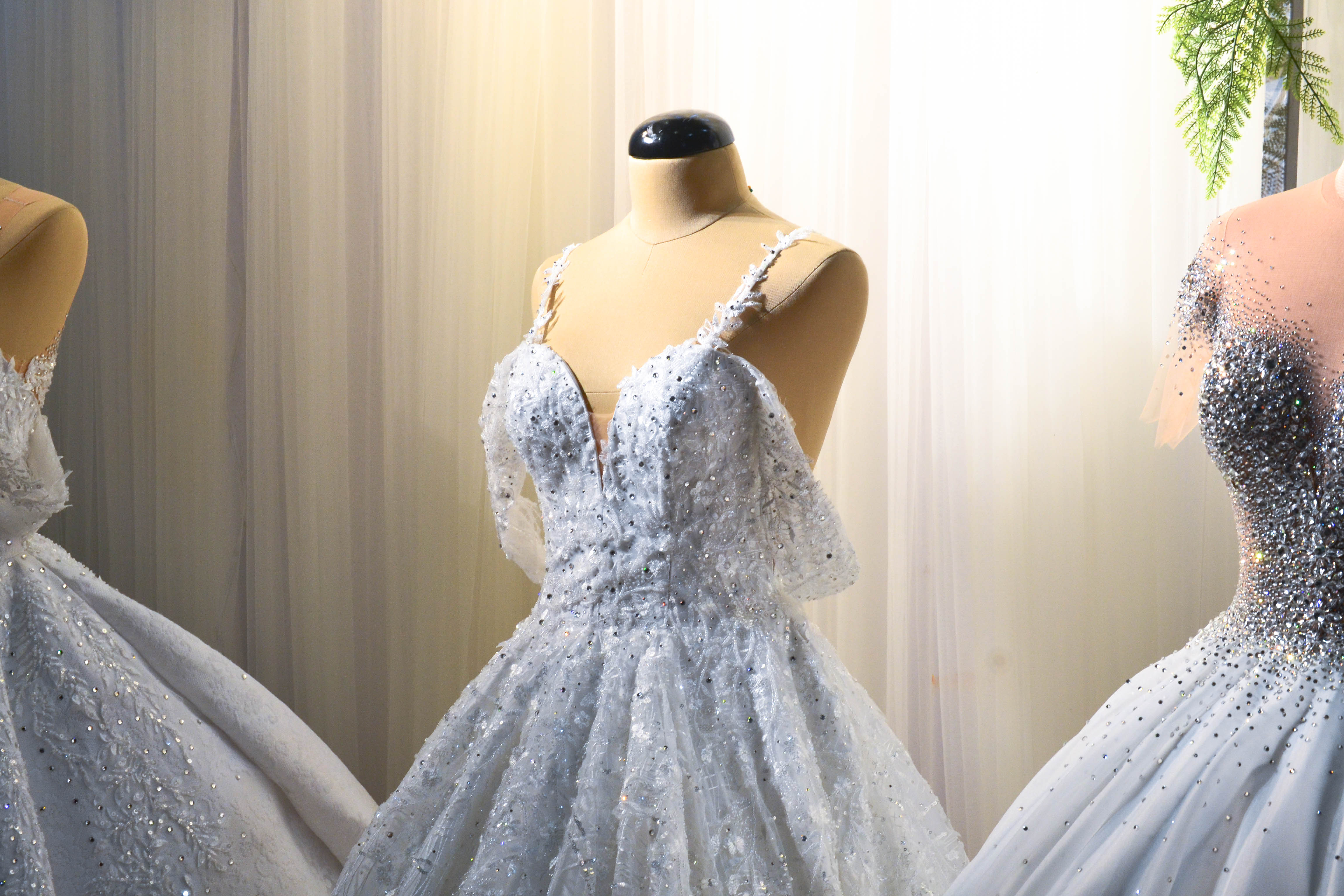 モーダルウィンドウで表示します。